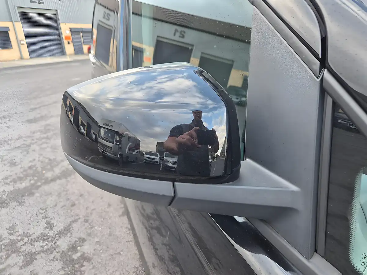 Used 2022 Volkswagen Caddy Maxi Commerce Lwb Black - Interior and Exterior details 13