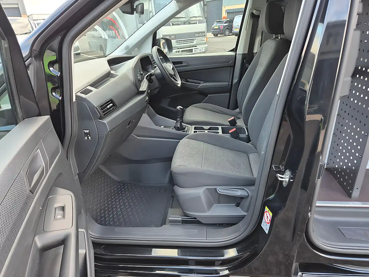 Used 2022 Volkswagen Caddy Maxi Commerce Lwb Black - Interior and Exterior details 18