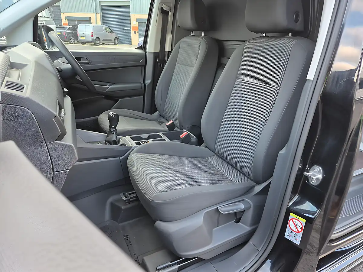 Used 2022 Volkswagen Caddy Maxi Commerce Lwb Black - Interior and Exterior details 19