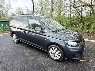 Used 2022 Volkswagen Caddy Maxi Life Blue - Interior and Exterior details 4