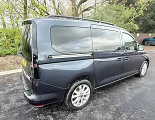 Used 2022 Volkswagen Caddy Maxi Life Blue - Interior and Exterior details 5