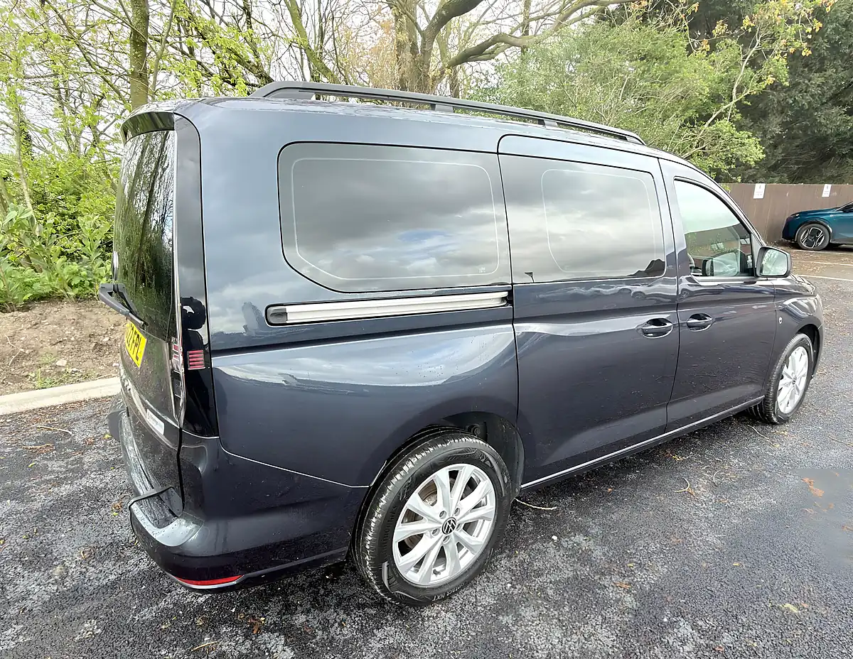 Used 2022 Volkswagen Caddy Maxi Life Blue - Interior and Exterior details 5
