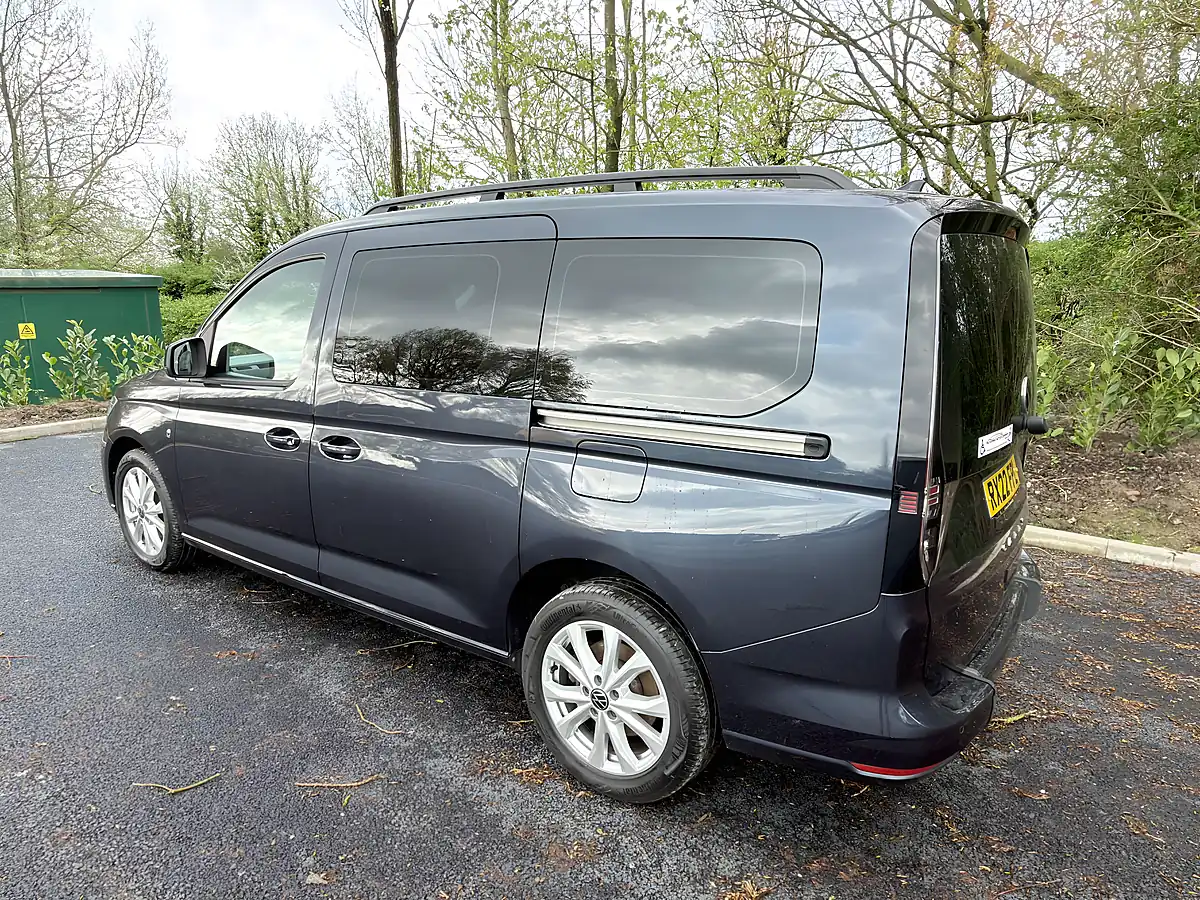 Used 2022 Volkswagen Caddy Maxi Life Blue - Interior and Exterior details 6