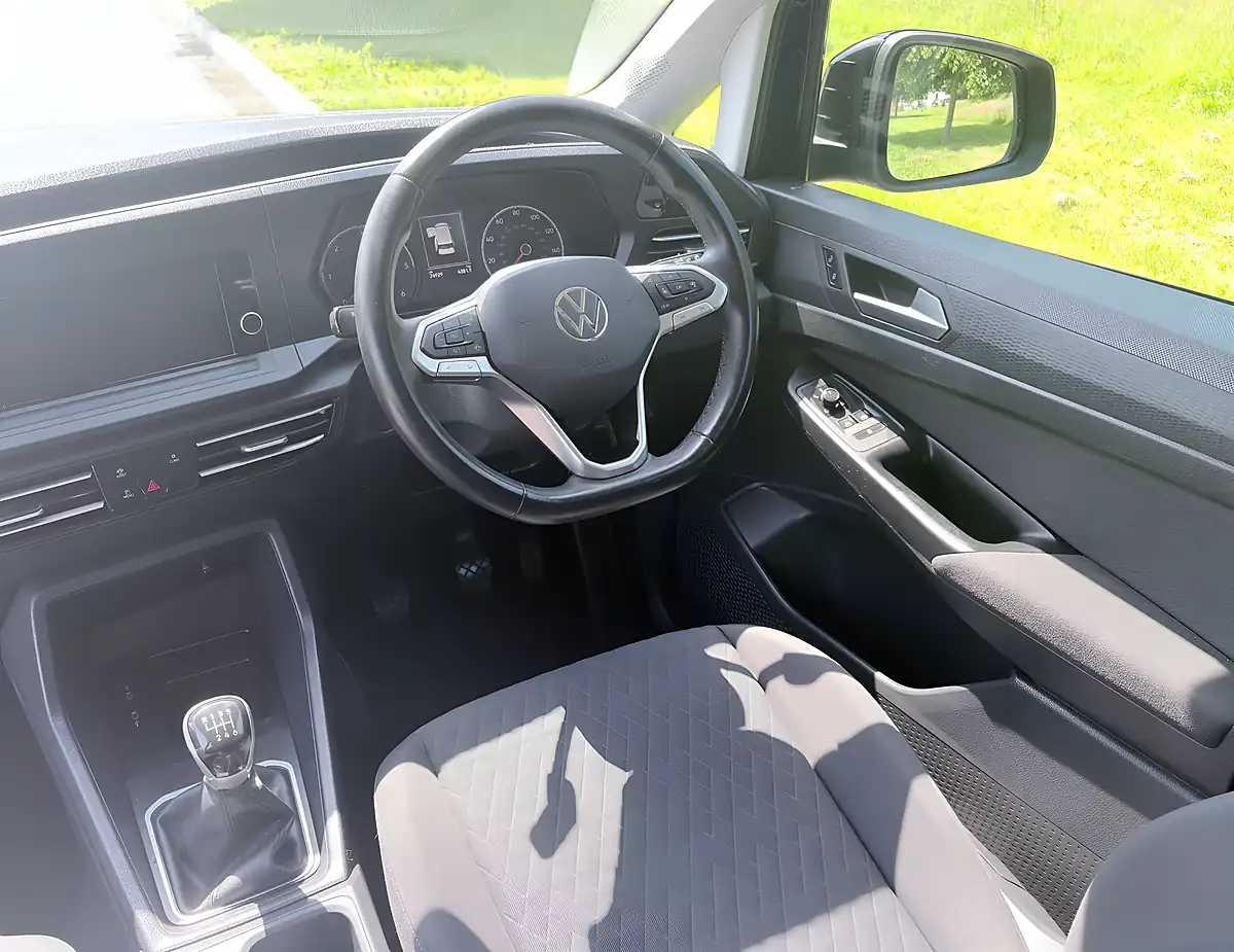 Used 2022 Volkswagen Caddy Maxi Life C20 Black - Interior and Exterior details 10