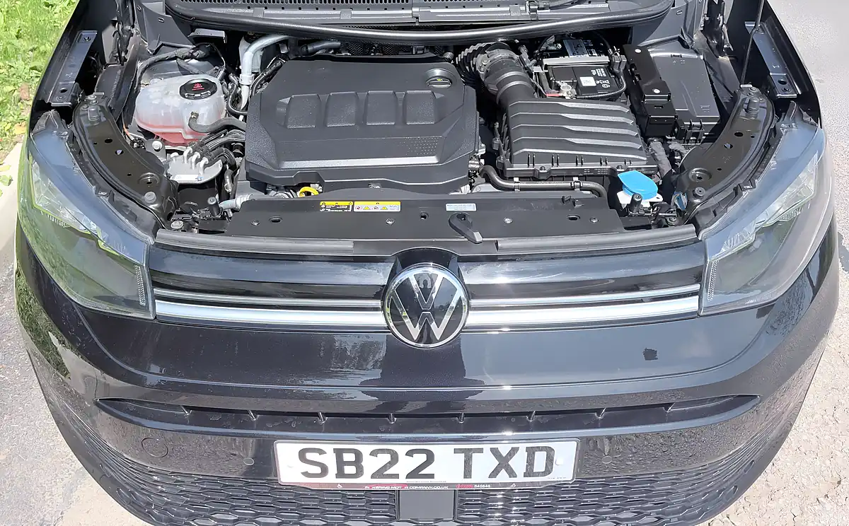 Used 2022 Volkswagen Caddy Maxi Life C20 Black - Interior and Exterior details 11