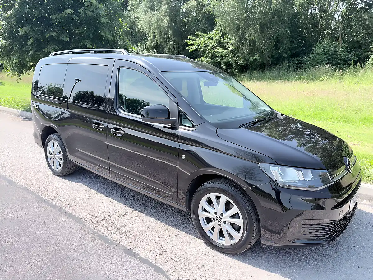 Used 2022 Volkswagen Caddy Maxi Life C20 Black - Interior and Exterior details 3