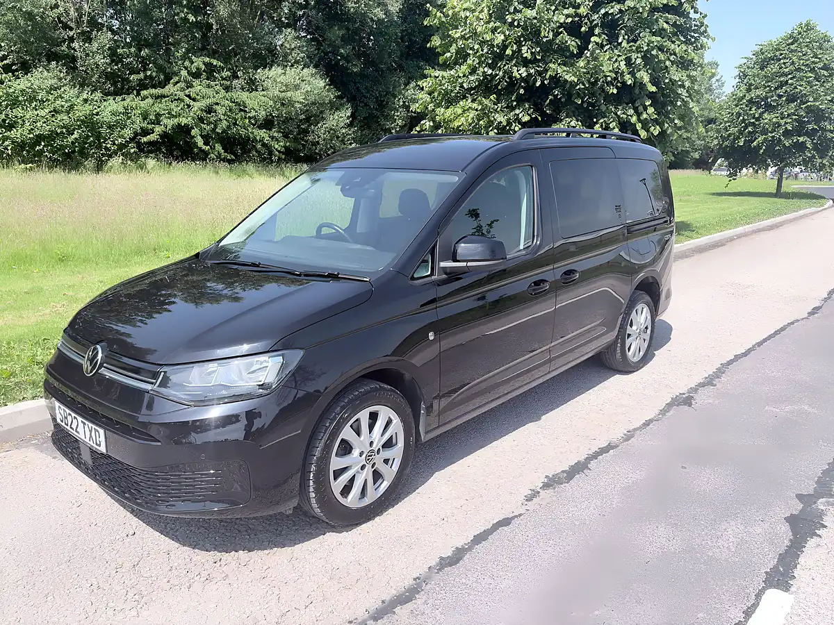 Used 2022 Volkswagen Caddy Maxi Life C20 Black - Interior and Exterior details 4