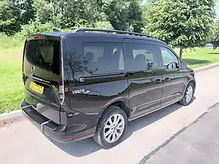 Used 2022 Volkswagen Caddy Maxi Life C20 Black - Interior and Exterior details 5