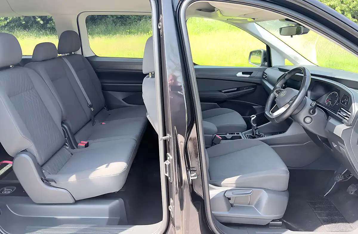Used 2022 Volkswagen Caddy Maxi Life C20 Black - Interior and Exterior details 8