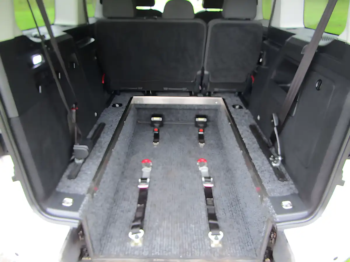 Used 2022 Volkswagen Caddy Maxi Life C20 White - Interior and Exterior details 5