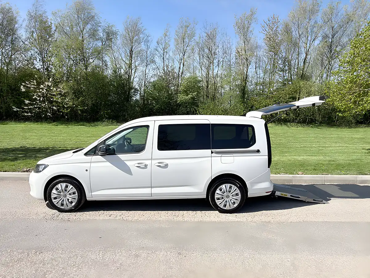 Used 2022 Volkswagen Caddy Maxi Life Maxi Life C20 White - Front View