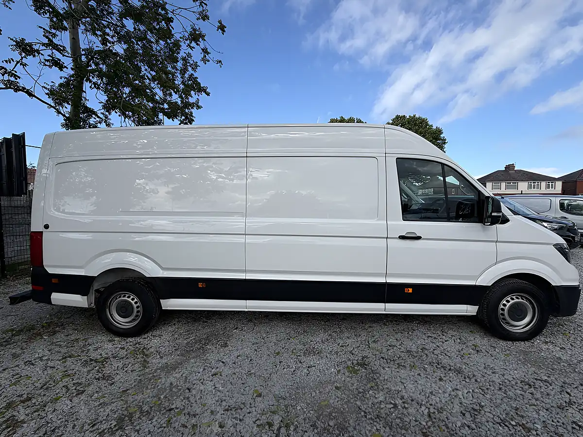 Used 2022 Volkswagen Crafter Startline Business White - Interior and Exterior details 11