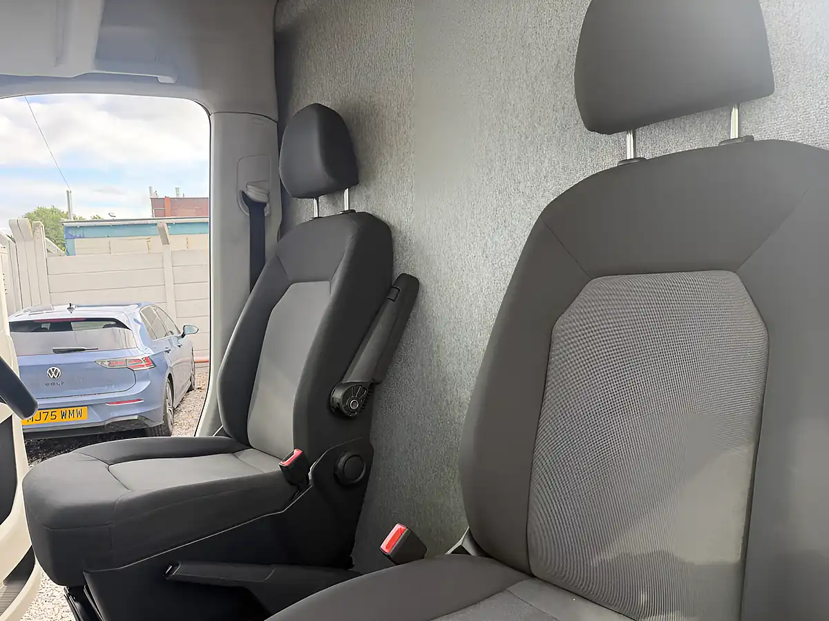 Used 2022 Volkswagen Crafter Startline Business White - Interior and Exterior details 14
