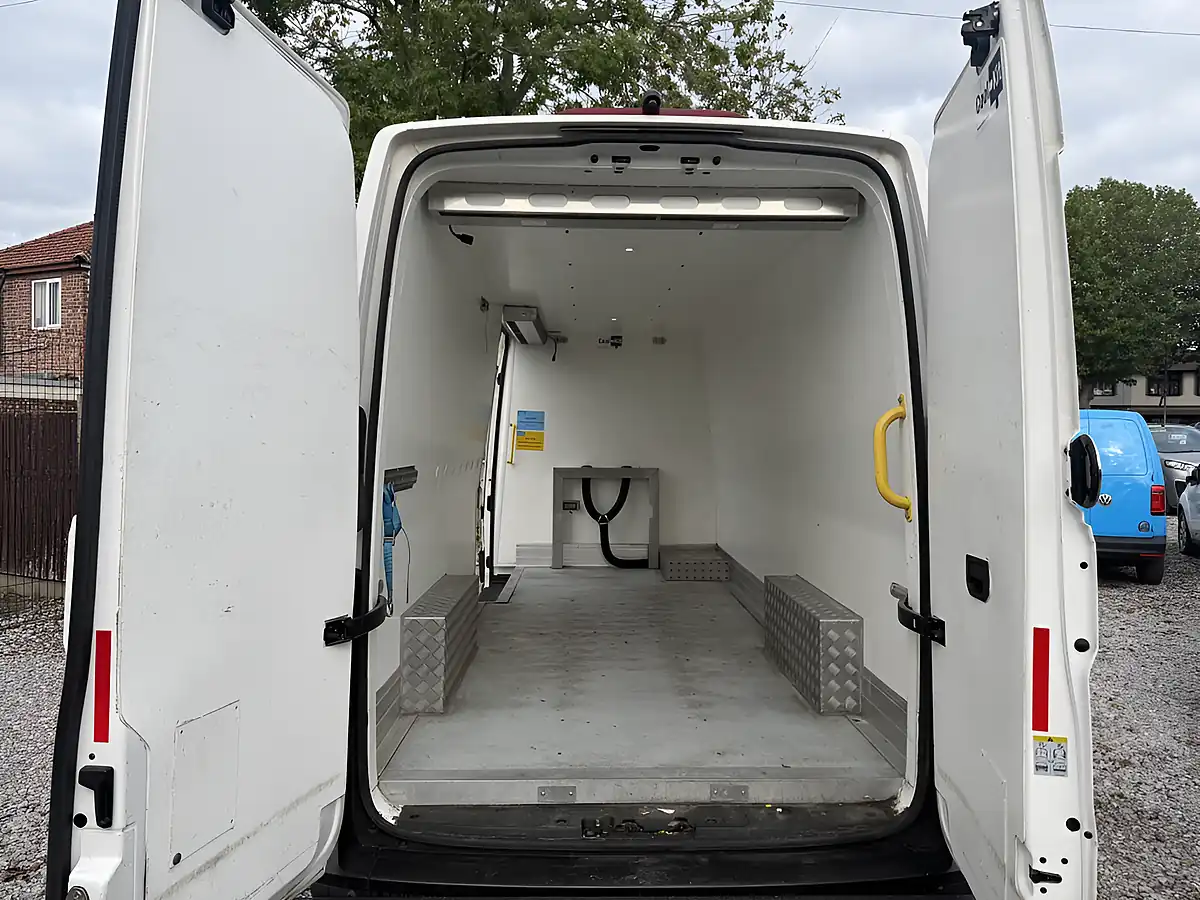Used 2022 Volkswagen Crafter Startline Business White - Interior and Exterior details 16