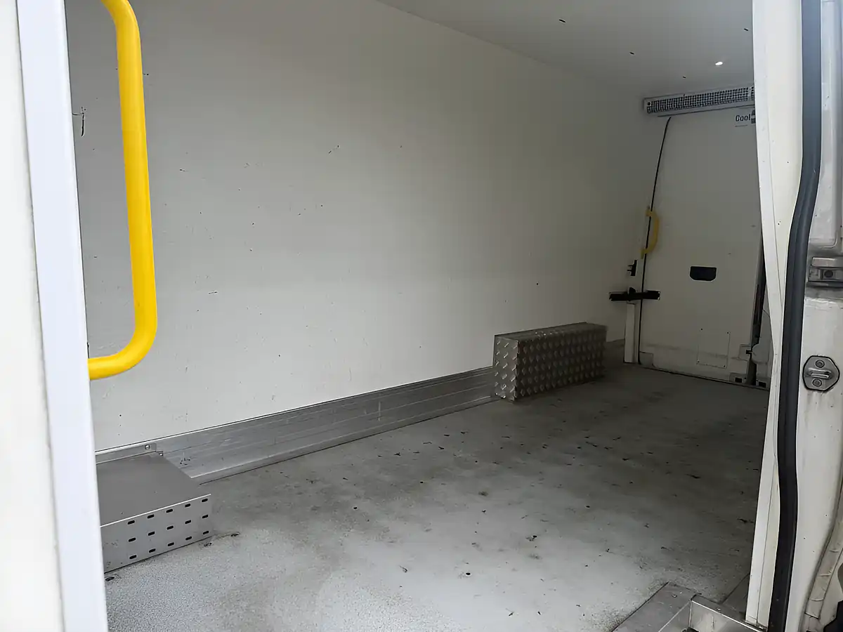 Used 2022 Volkswagen Crafter Startline Business White - Interior and Exterior details 18