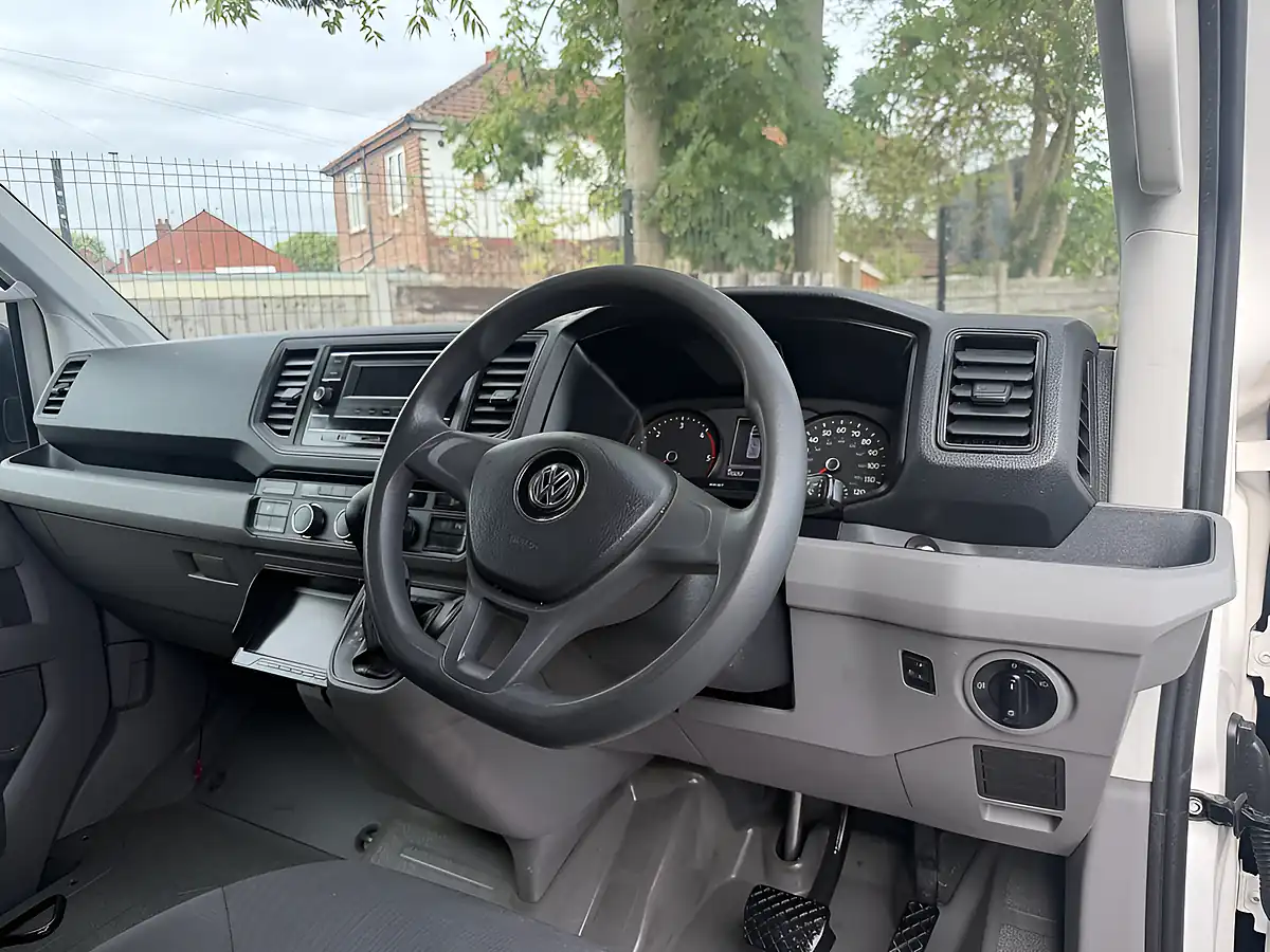 Used 2022 Volkswagen Crafter Startline Business White - Interior and Exterior details 19