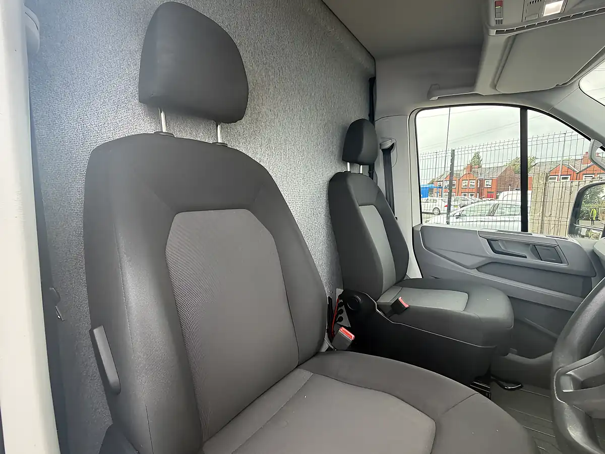 Used 2022 Volkswagen Crafter Startline Business White - Interior and Exterior details 20