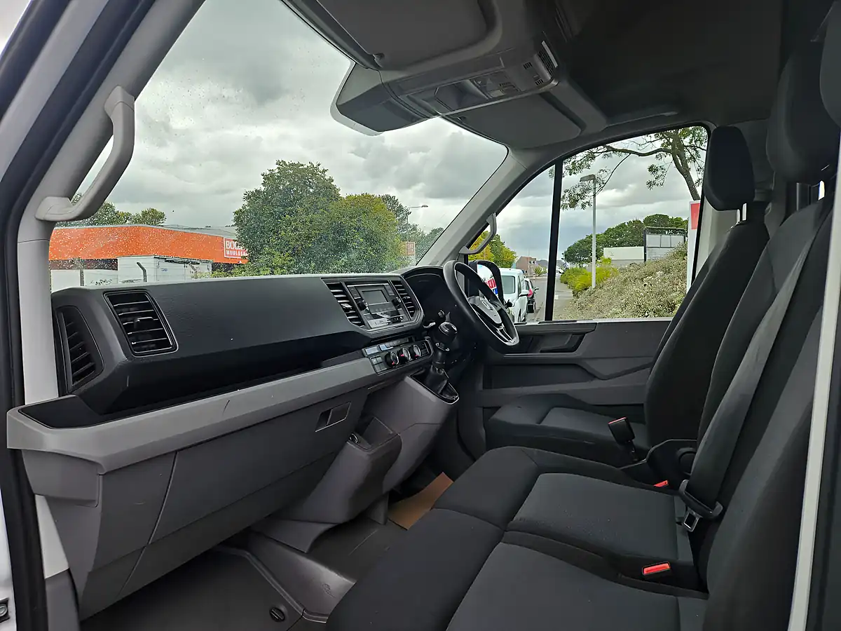 Used 2022 Volkswagen Crafter Startline White - Interior and Exterior details 11