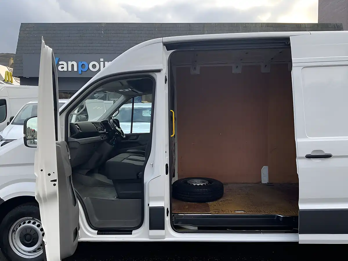 Used 2022 Volkswagen Crafter Startline White - Interior and Exterior details 11