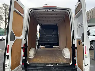 Used 2022 Volkswagen Crafter Startline White - Interior and Exterior details 12