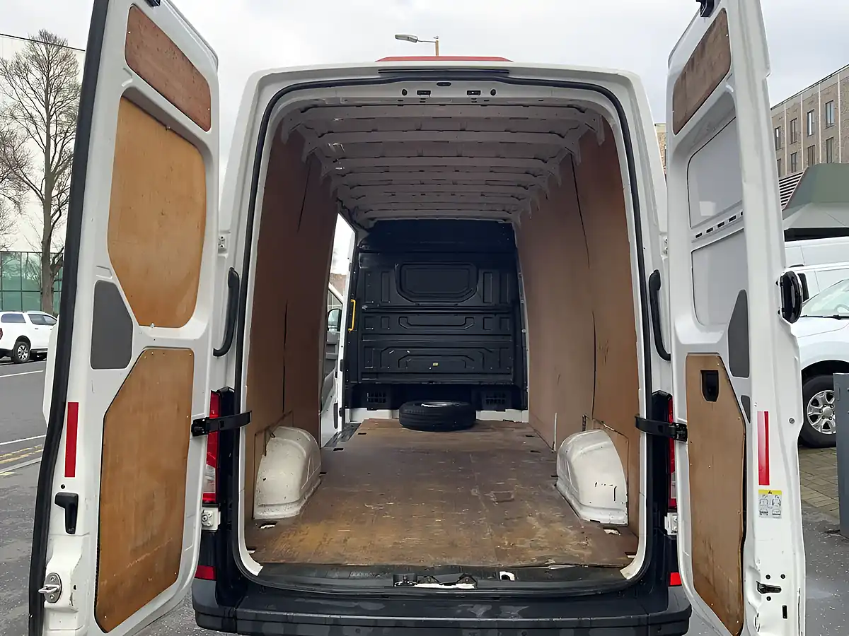Used 2022 Volkswagen Crafter Startline White - Interior and Exterior details 12