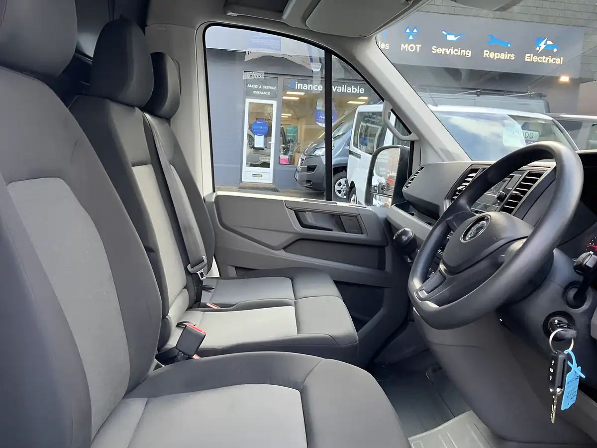 Used 2022 Volkswagen Crafter Startline White - Interior and Exterior details 16