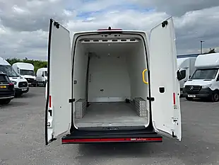 Used 2022 Volkswagen Crafter Startline White - Interior and Exterior details 7