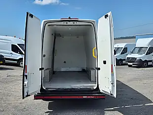 Used 2022 Volkswagen Crafter Startline White - Interior and Exterior details 7