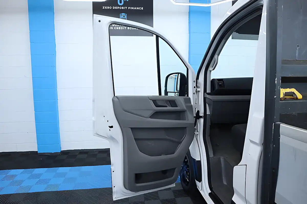 Used 2022 Volkswagen Crafter Startline White - Interior and Exterior details 14