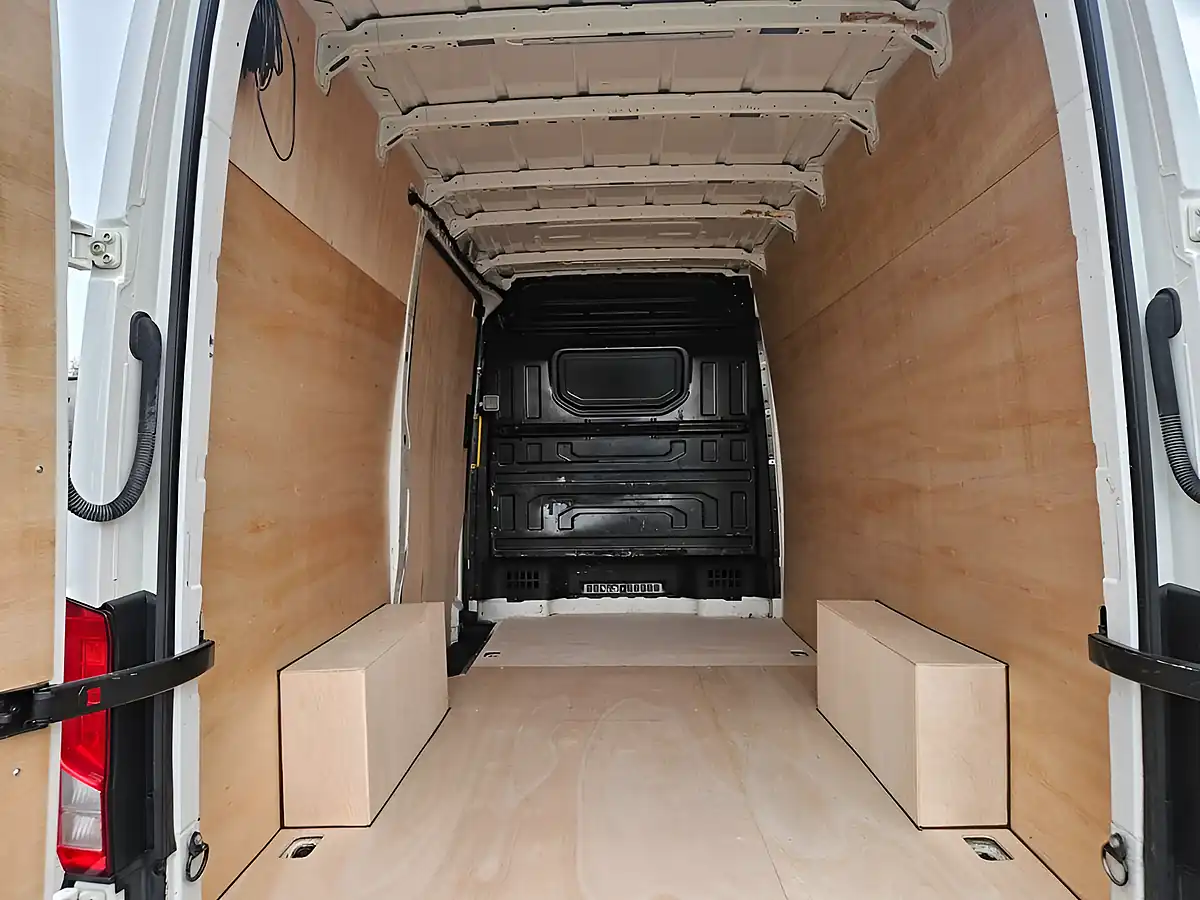Used 2022 Volkswagen Crafter Startline White - Interior and Exterior details 10