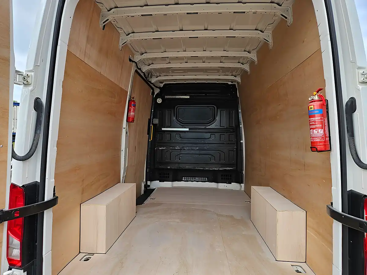 Used 2022 Volkswagen Crafter Startline White - Interior and Exterior details 10
