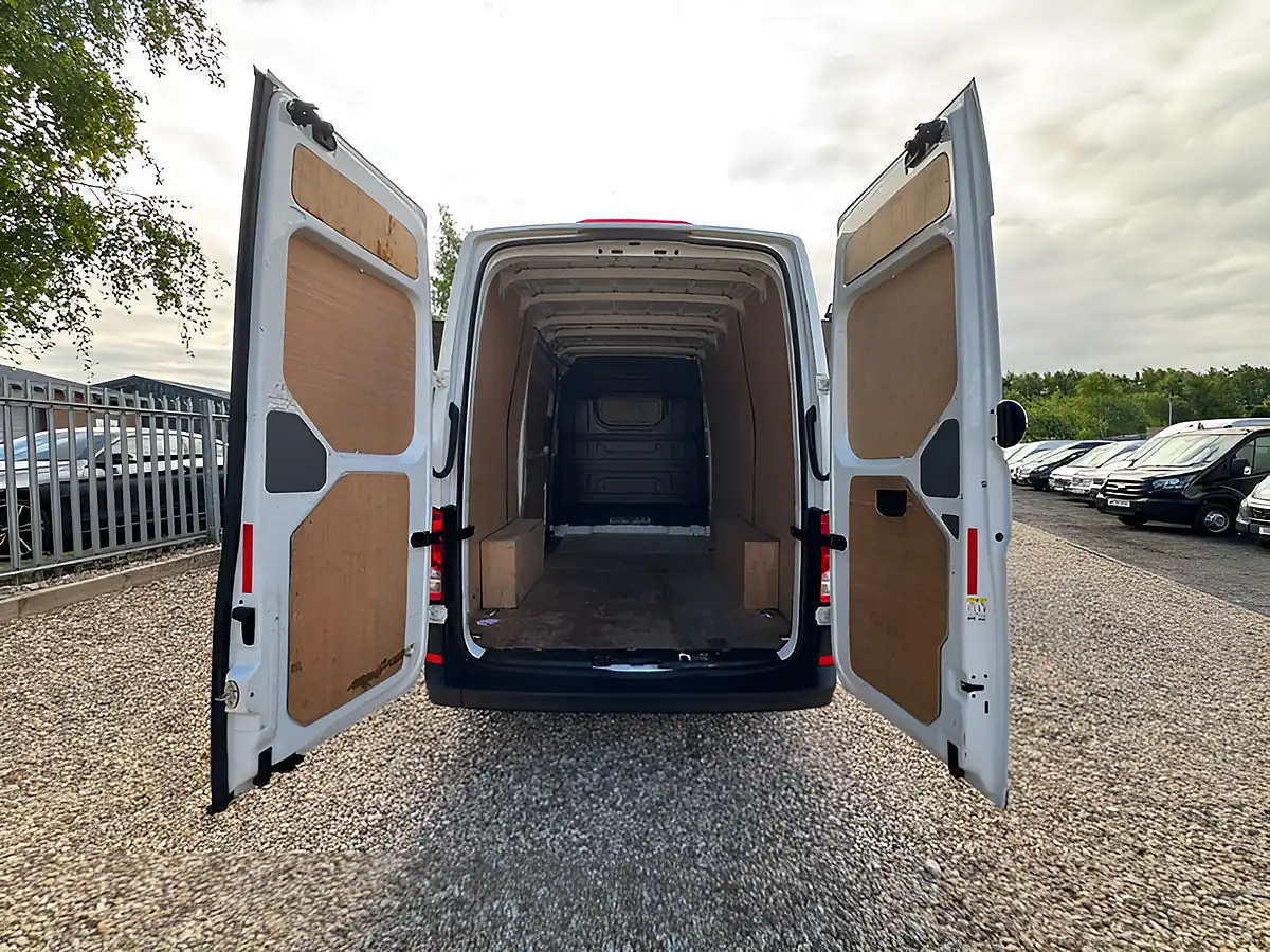 Used 2022 Volkswagen Crafter Startline White - Interior and Exterior details 5