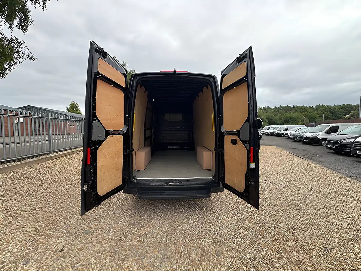 Used 2022 Volkswagen Crafter Trendline Black - Interior and Exterior details 5