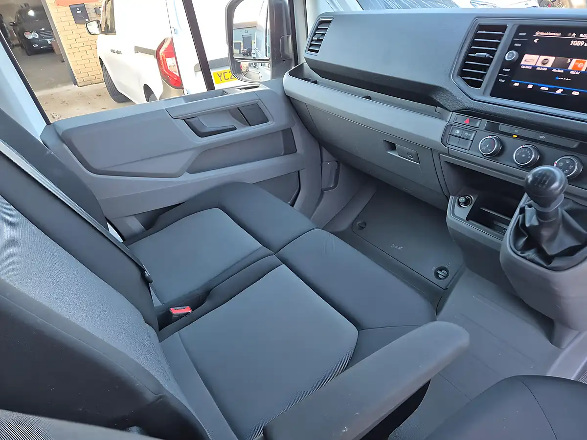 Used 2022 Volkswagen Crafter Trendline Maxi White - Interior and Exterior details 11