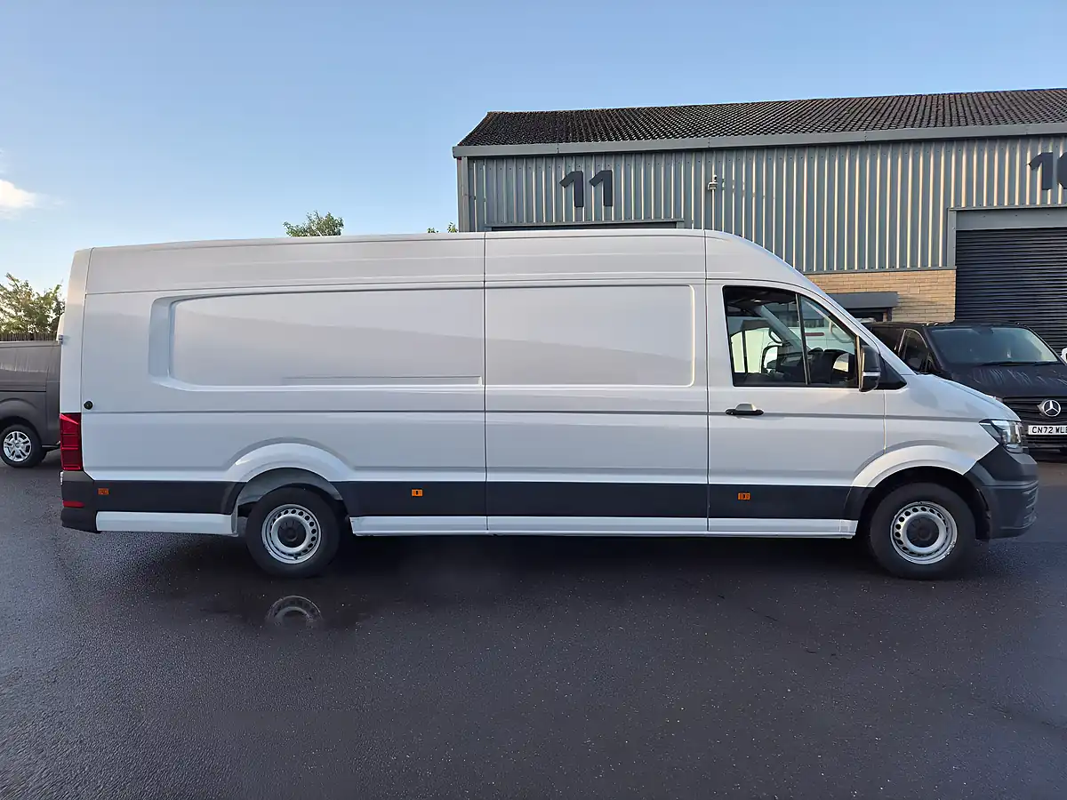 Used 2022 Volkswagen Crafter Trendline Maxi White - Interior and Exterior details 12