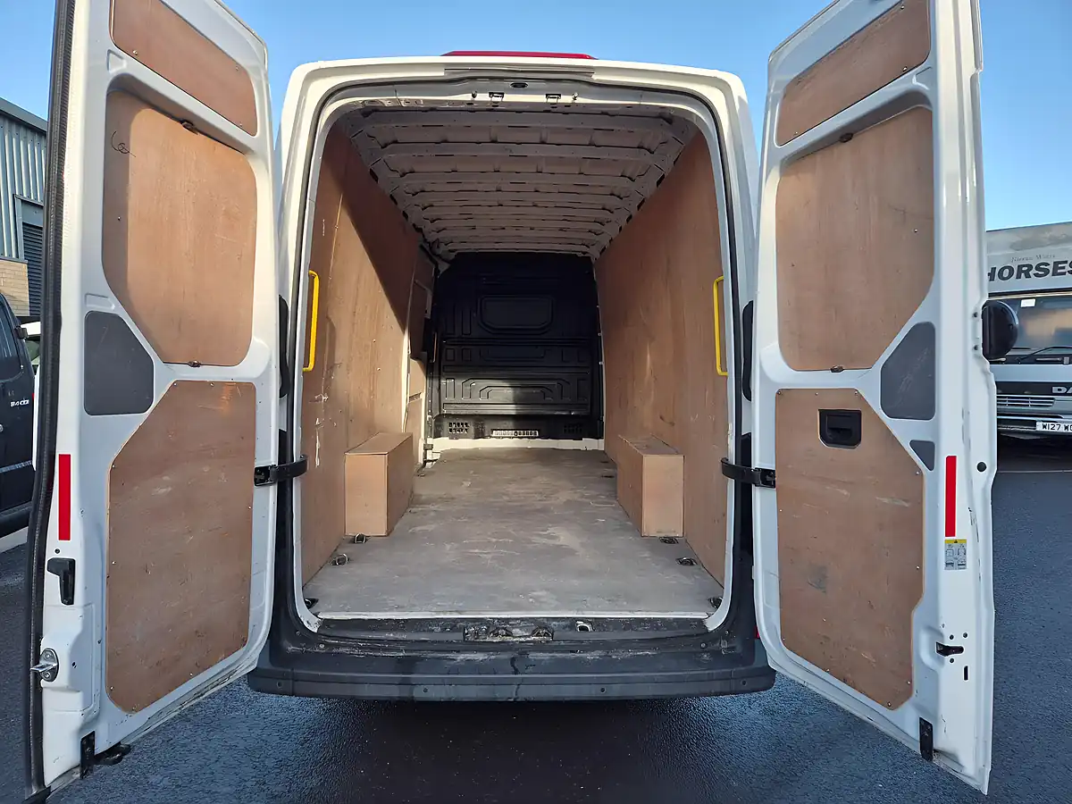 Used 2022 Volkswagen Crafter Trendline Maxi White - Interior and Exterior details 14