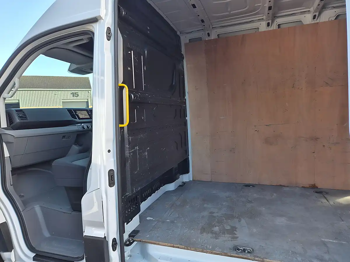 Used 2022 Volkswagen Crafter Trendline Maxi White - Interior and Exterior details 16
