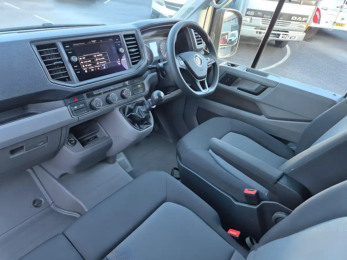 Used 2022 Volkswagen Crafter Trendline Maxi White - Interior and Exterior details 18