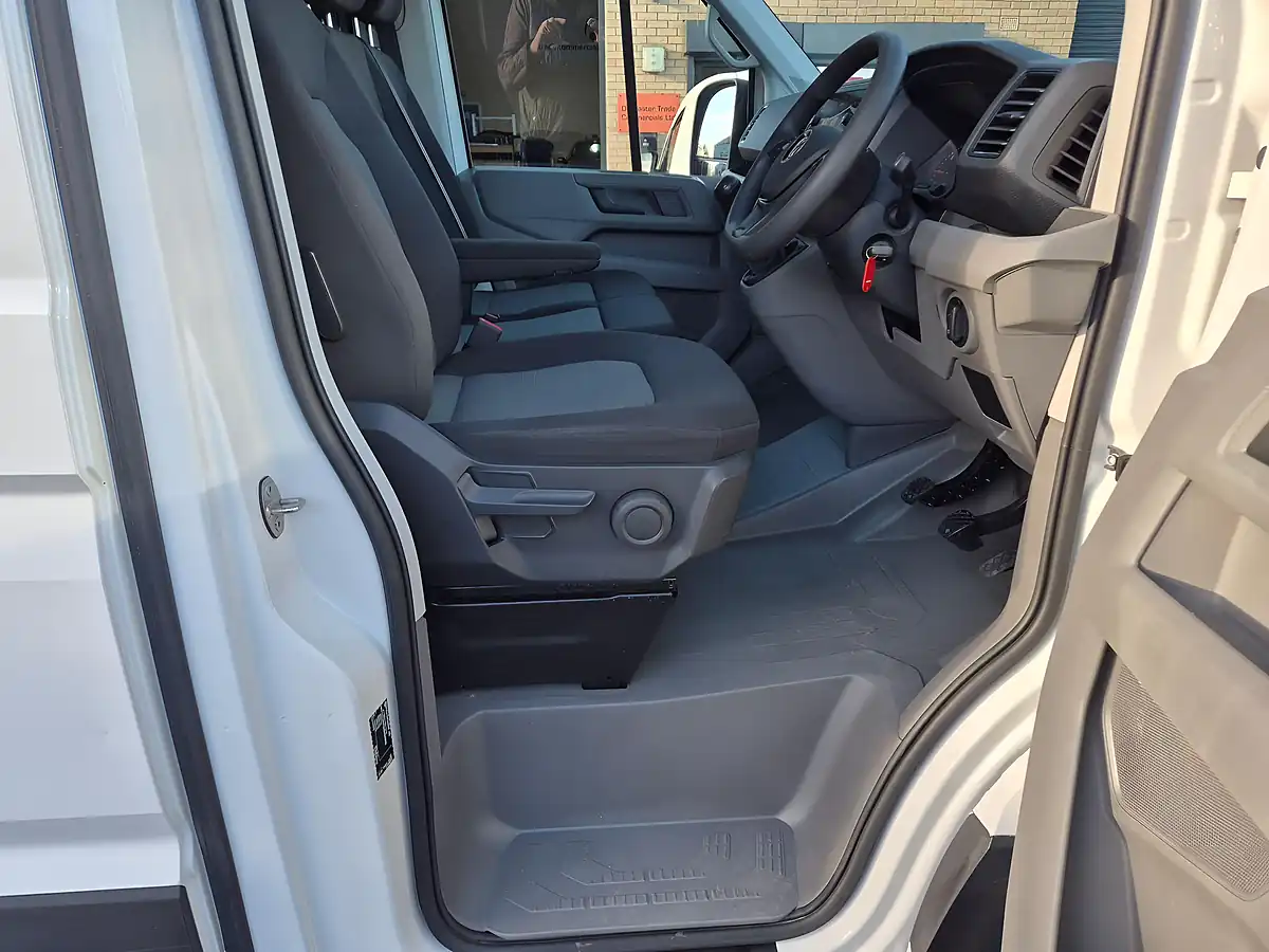 Used 2022 Volkswagen Crafter Trendline Maxi White - Interior and Exterior details 2