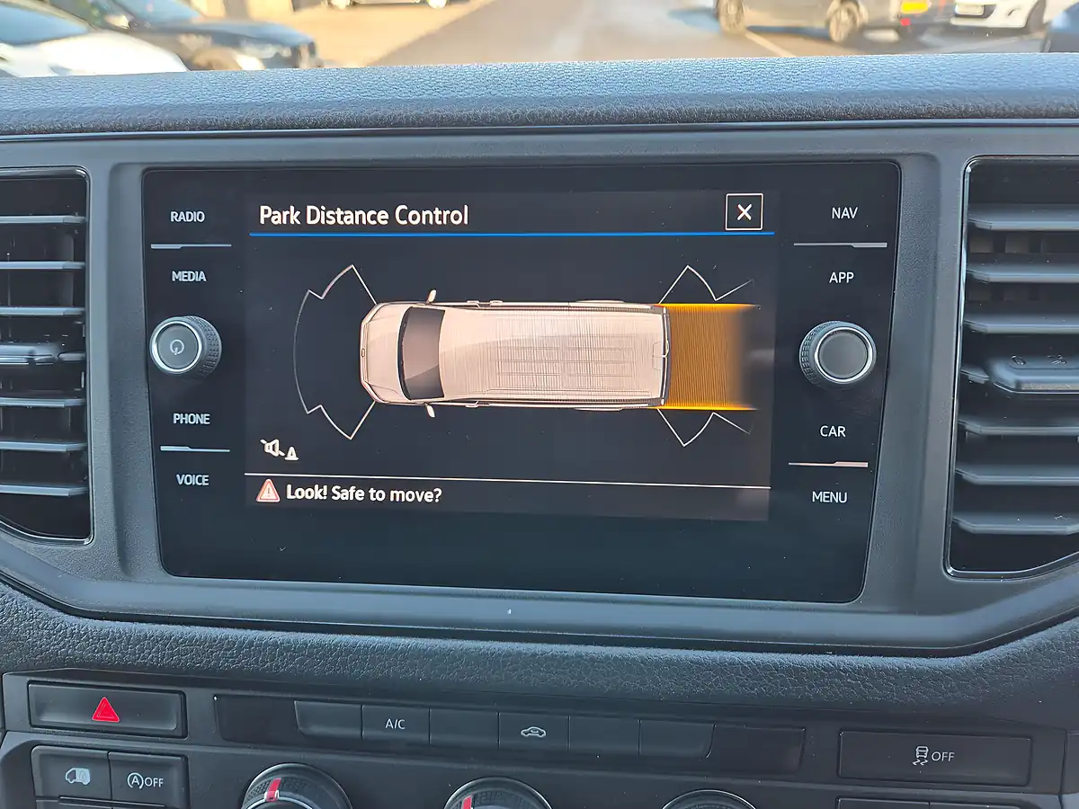 Used 2022 Volkswagen Crafter Trendline Maxi White - Interior and Exterior details 9