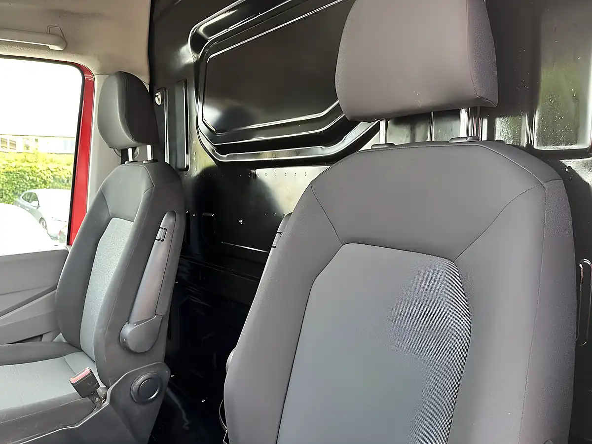 Used 2022 Volkswagen Crafter Trendline Red - Interior and Exterior details 12