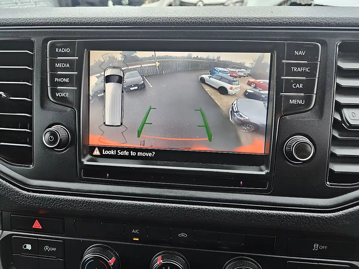 Used 2022 Volkswagen Crafter Trendline Red - Interior and Exterior details 14