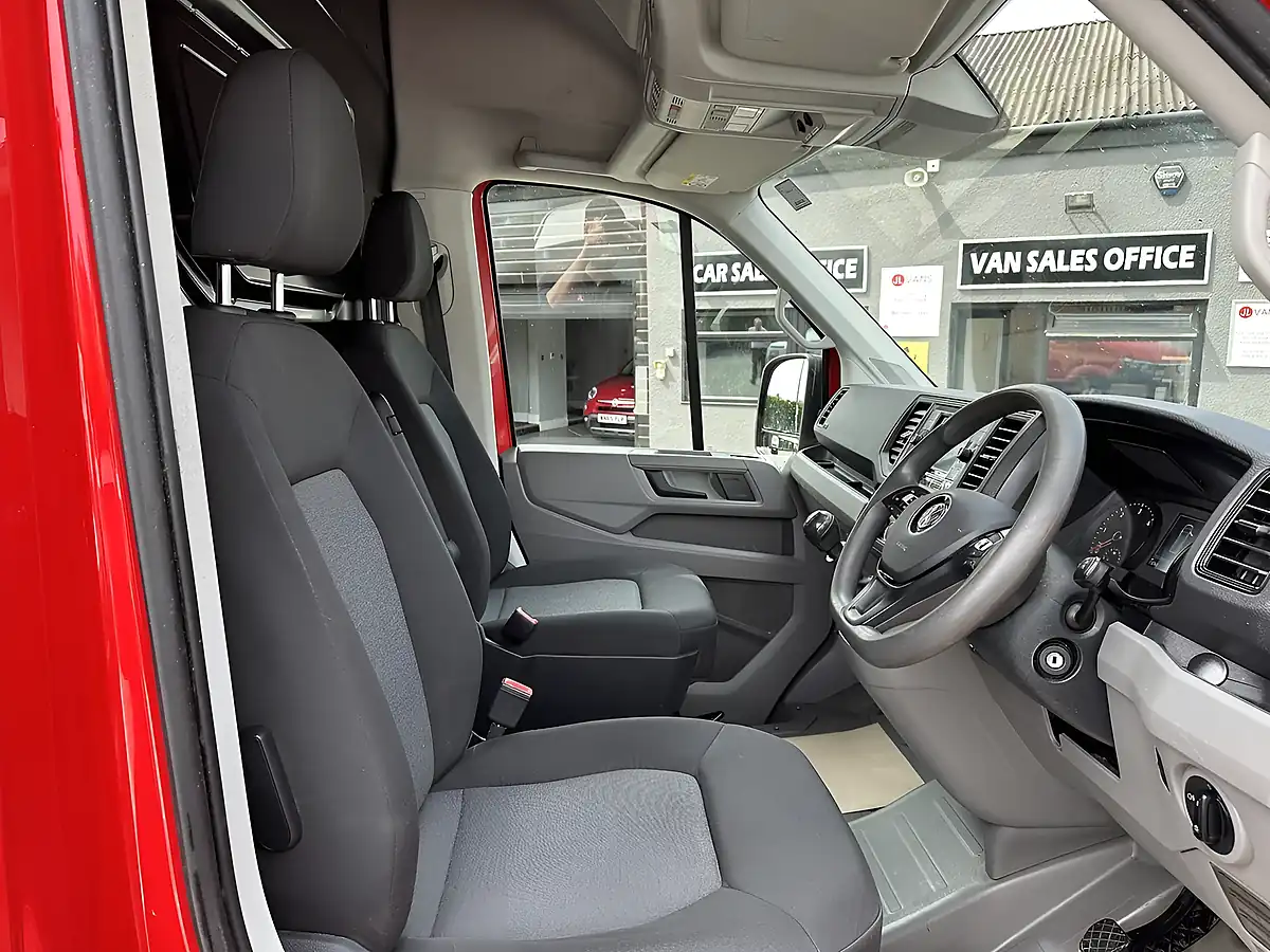 Used 2022 Volkswagen Crafter Trendline Red - Interior and Exterior details 5