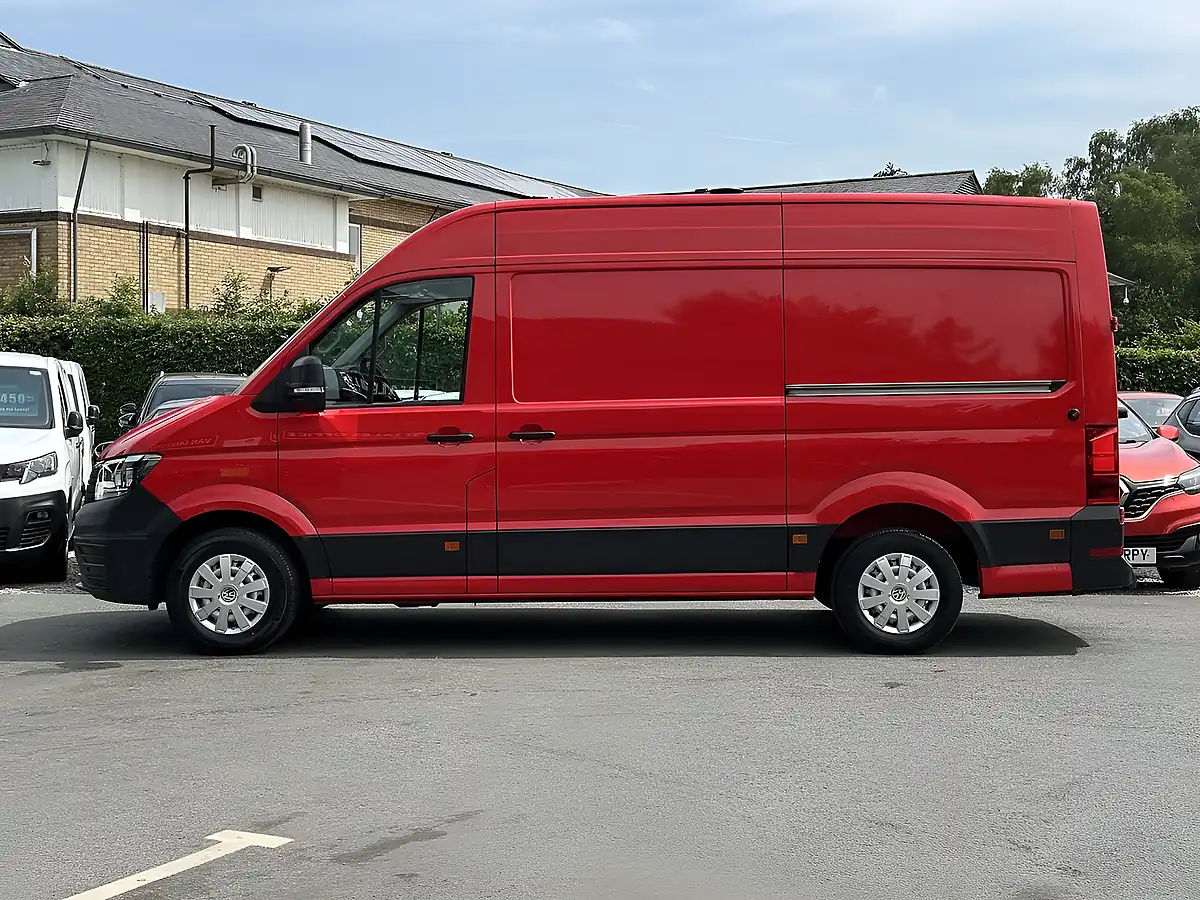 Used 2022 Volkswagen Crafter Trendline Red - Interior and Exterior details 9
