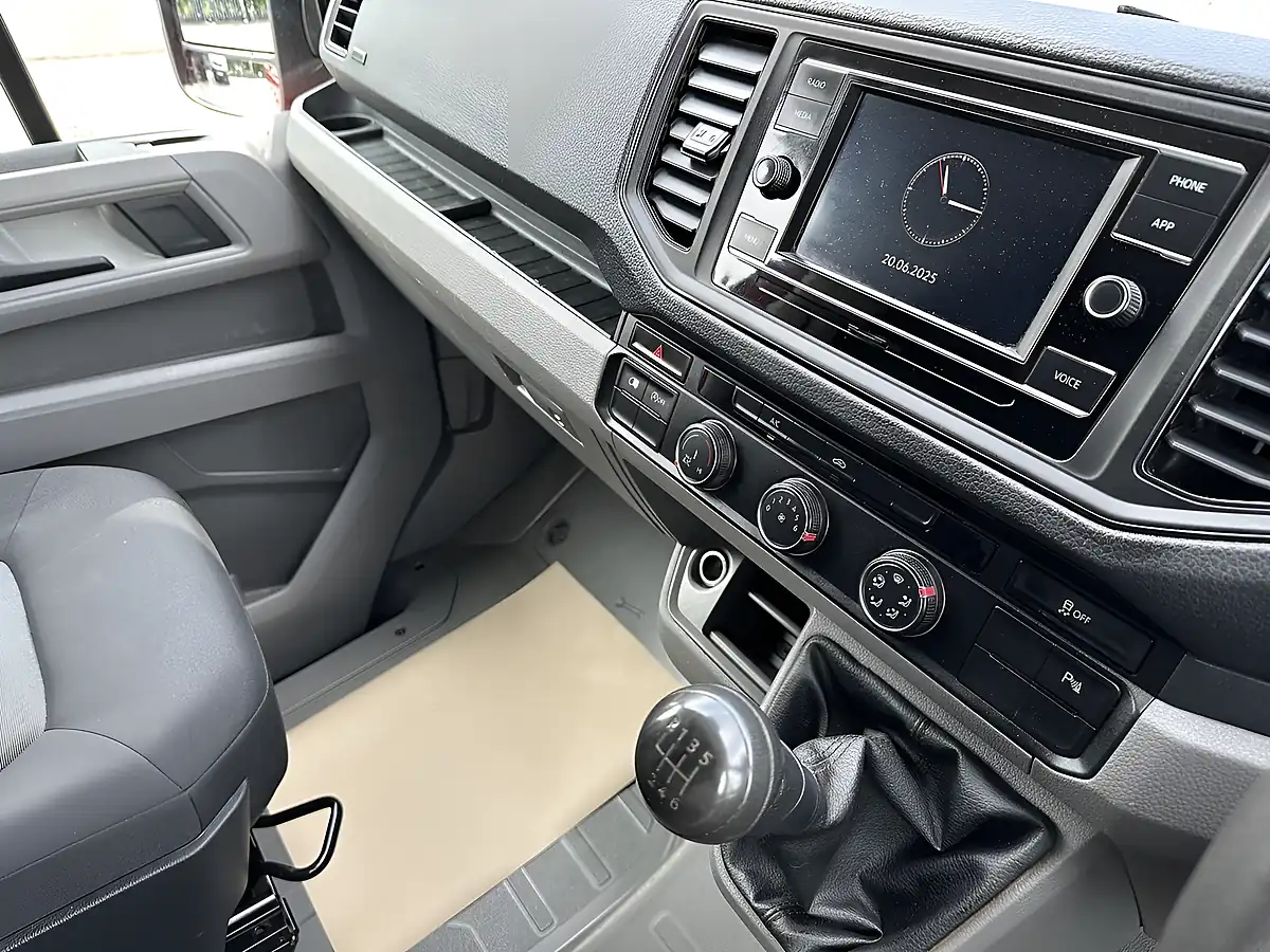 Used 2022 Volkswagen Crafter Trendline Red - Interior and Exterior details 11