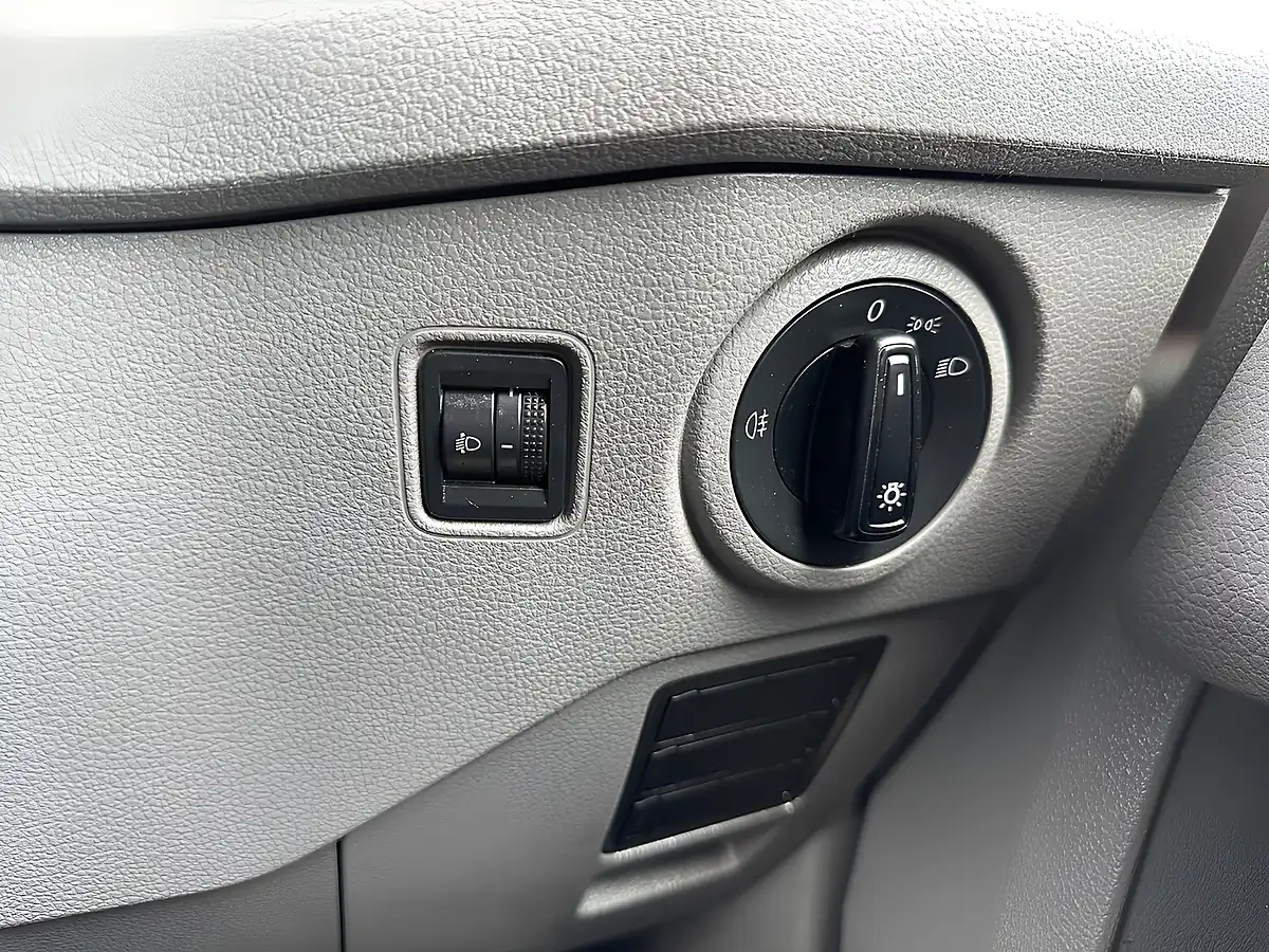 Used 2022 Volkswagen Crafter Trendline Red - Interior and Exterior details 19