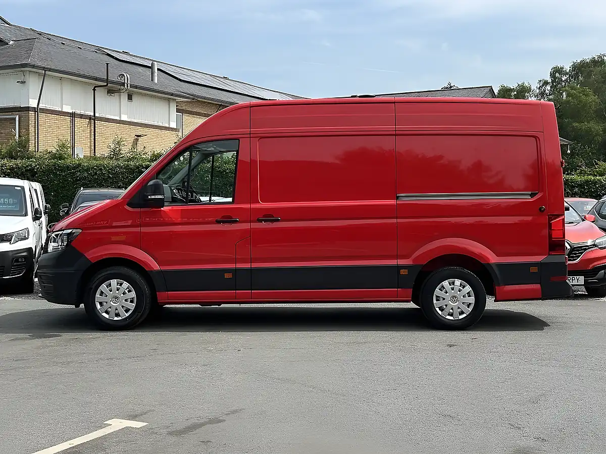 Used 2022 Volkswagen Crafter Trendline Red - Interior and Exterior details 9