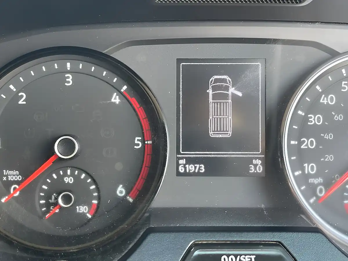 Used 2022 Volkswagen Crafter Trendline White - Interior and Exterior details 6