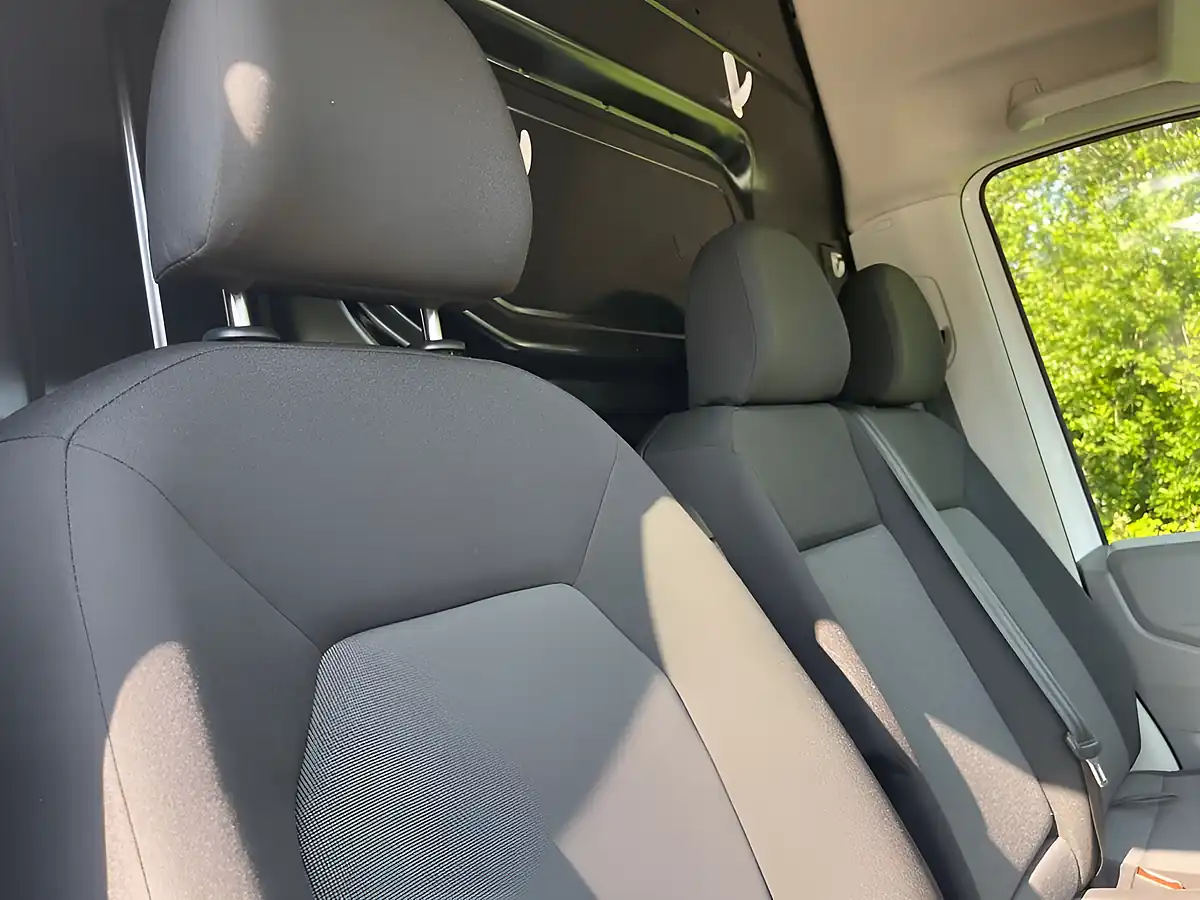 Used 2022 Volkswagen Crafter Trendline White - Interior and Exterior details 5