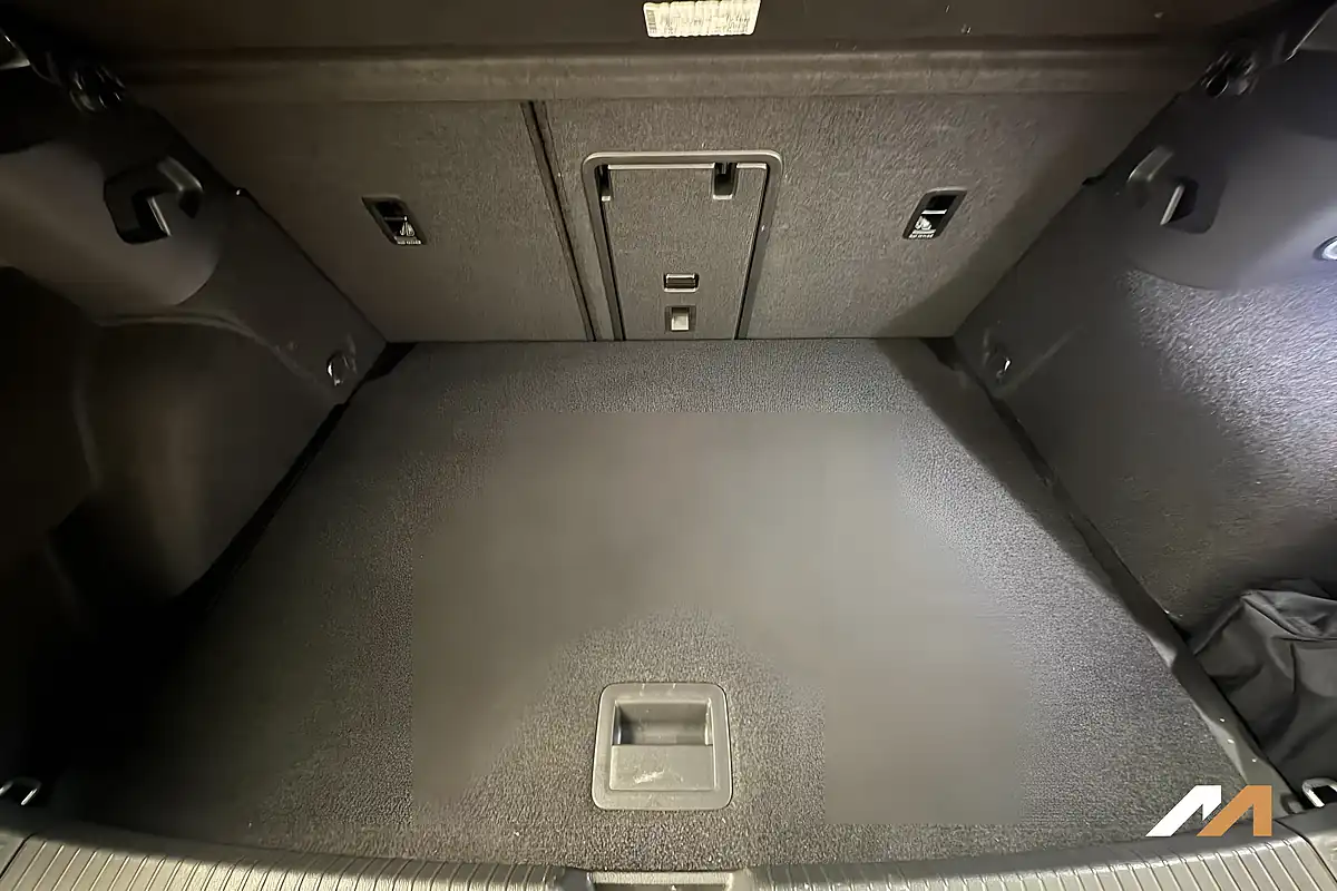 Used 2022 Volkswagen Golf Life Blue - Interior and Exterior details 15